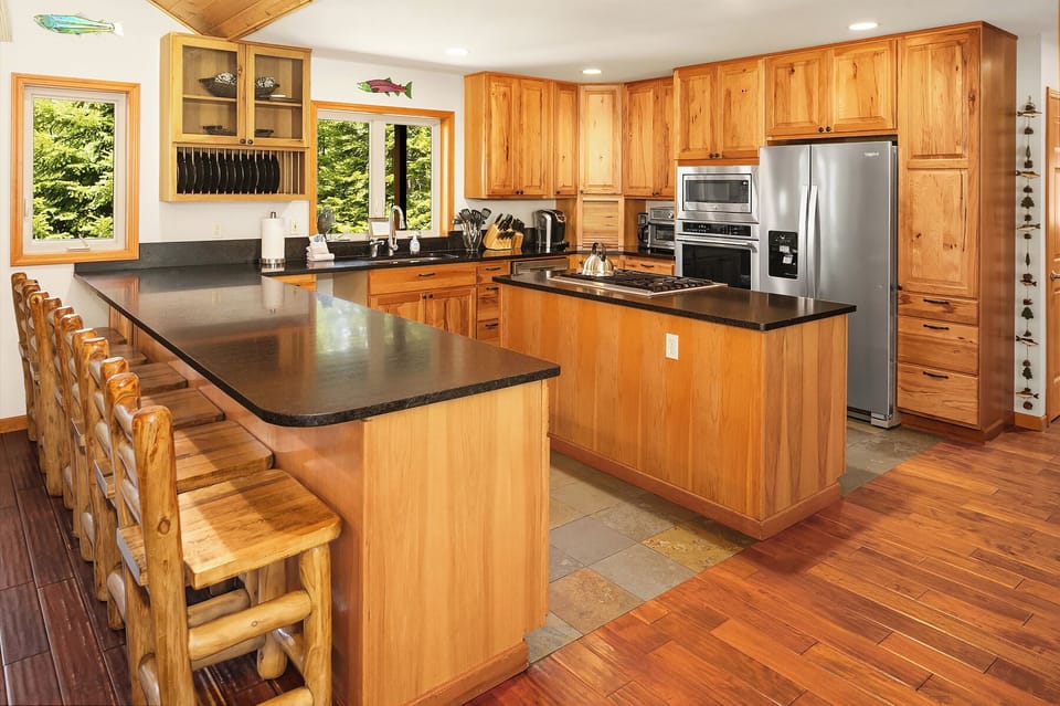 Aspen Lodge and Guest Cottage. - Full stocked chefs kitchen with plenty of seating at the kitchen bar.