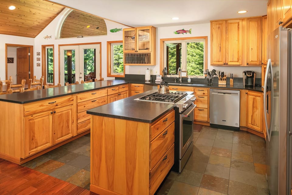 Aspen Lodge and Guest Cottage. - Fantastic Chef's Kitchen in the Main House