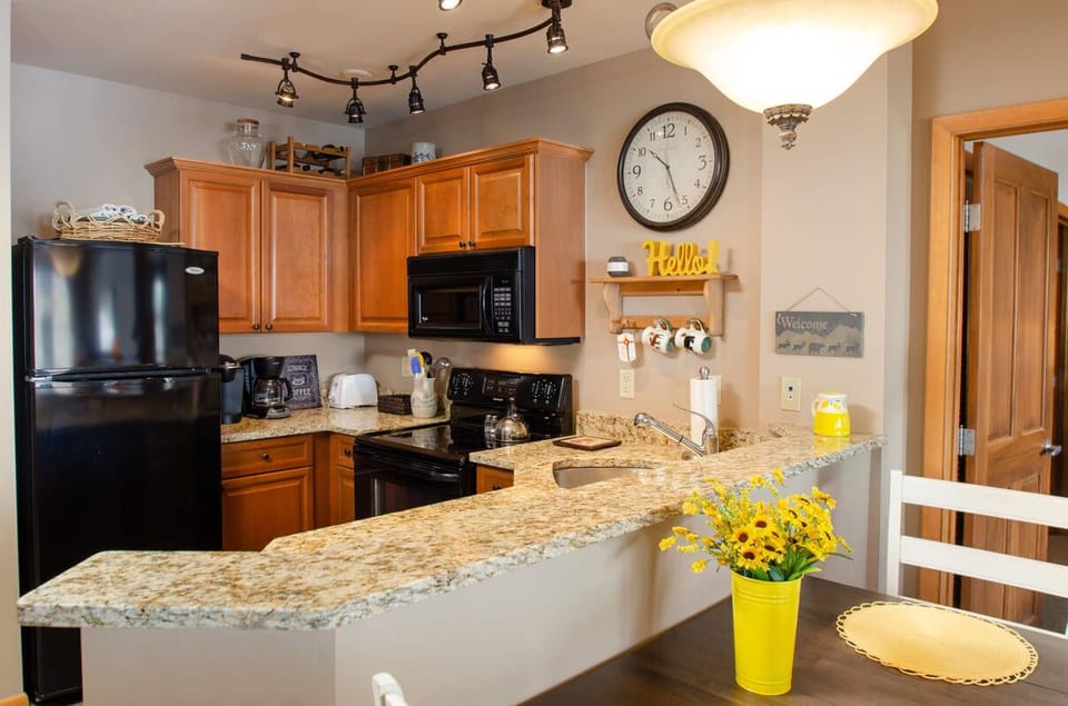 Open & fully stocked kitchen with access to the dining table