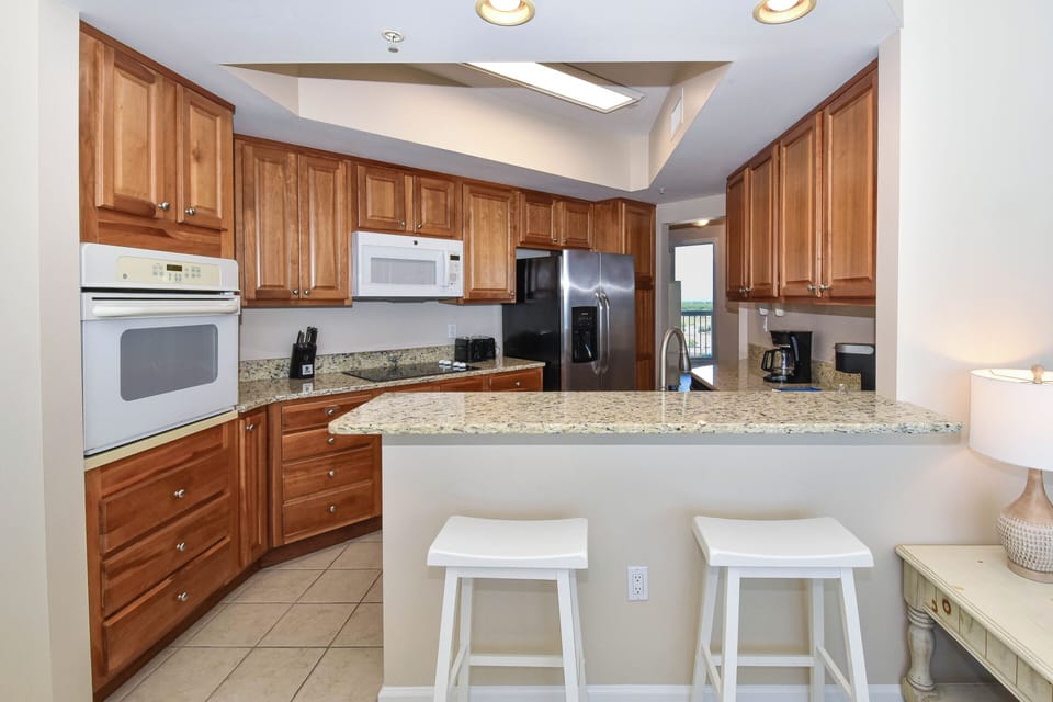 Silver Beach Towers West 1603- Breakfast Bar
