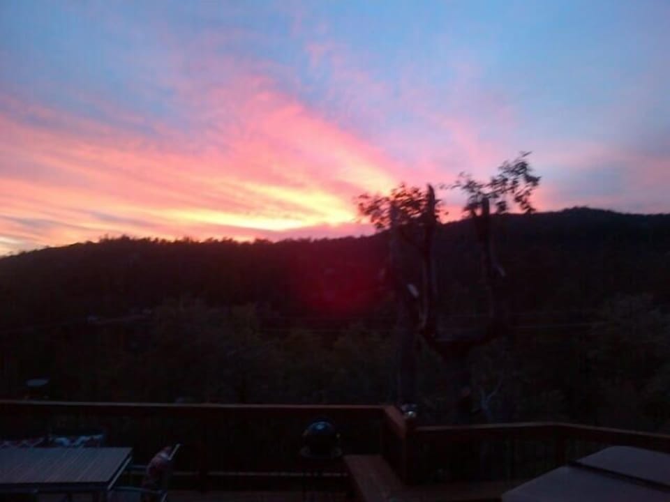 Watch the gorgeous sunset from the deck. - Watch the gorgeous sunset from the deck.