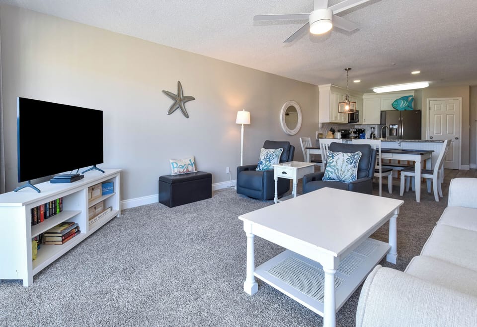 Maravilla 1214 - Living Area with Flat Screen TV