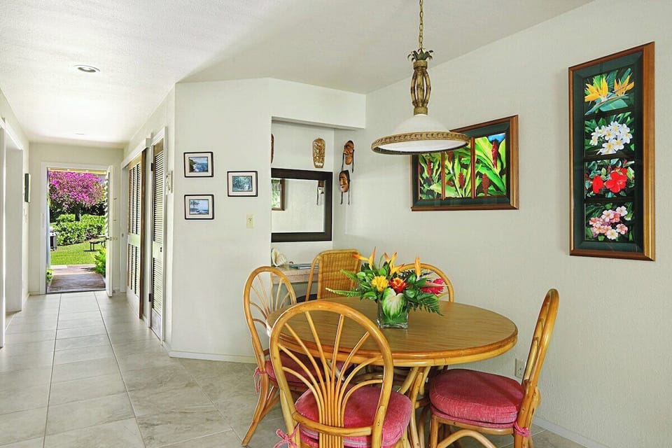 Dining area - Manualoha 603