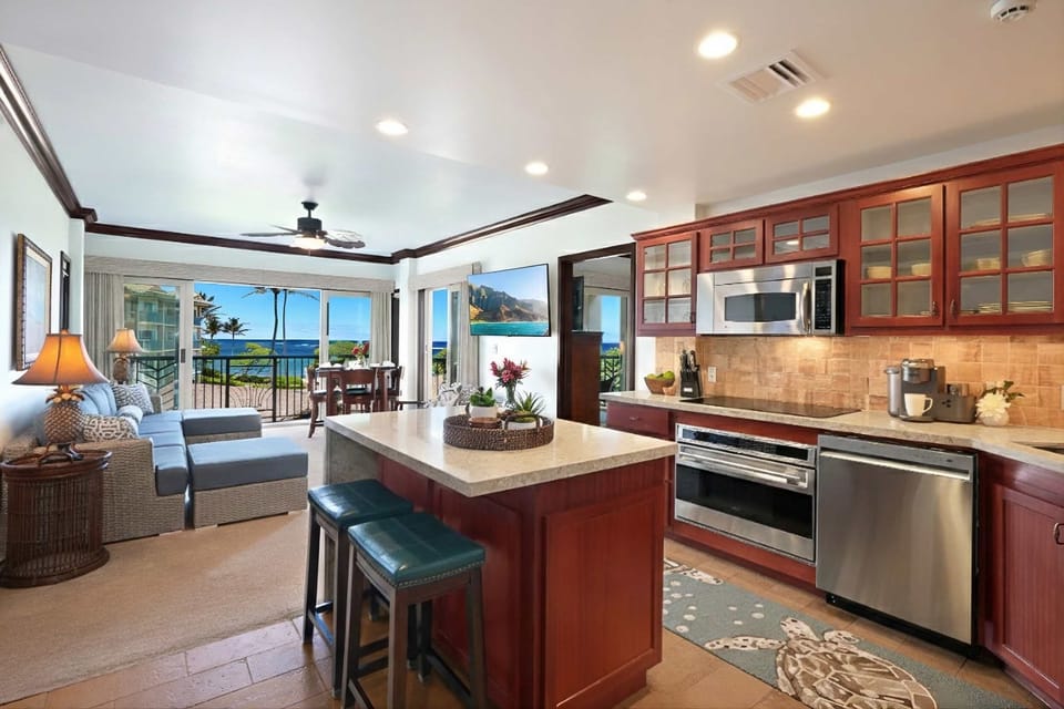 Gourmet kitchen with granite & stainless - cook island feasts in style