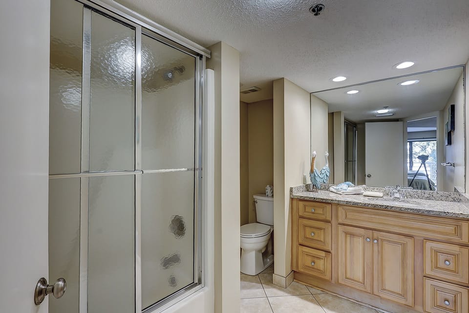 Guest Suite Full Bathroom
