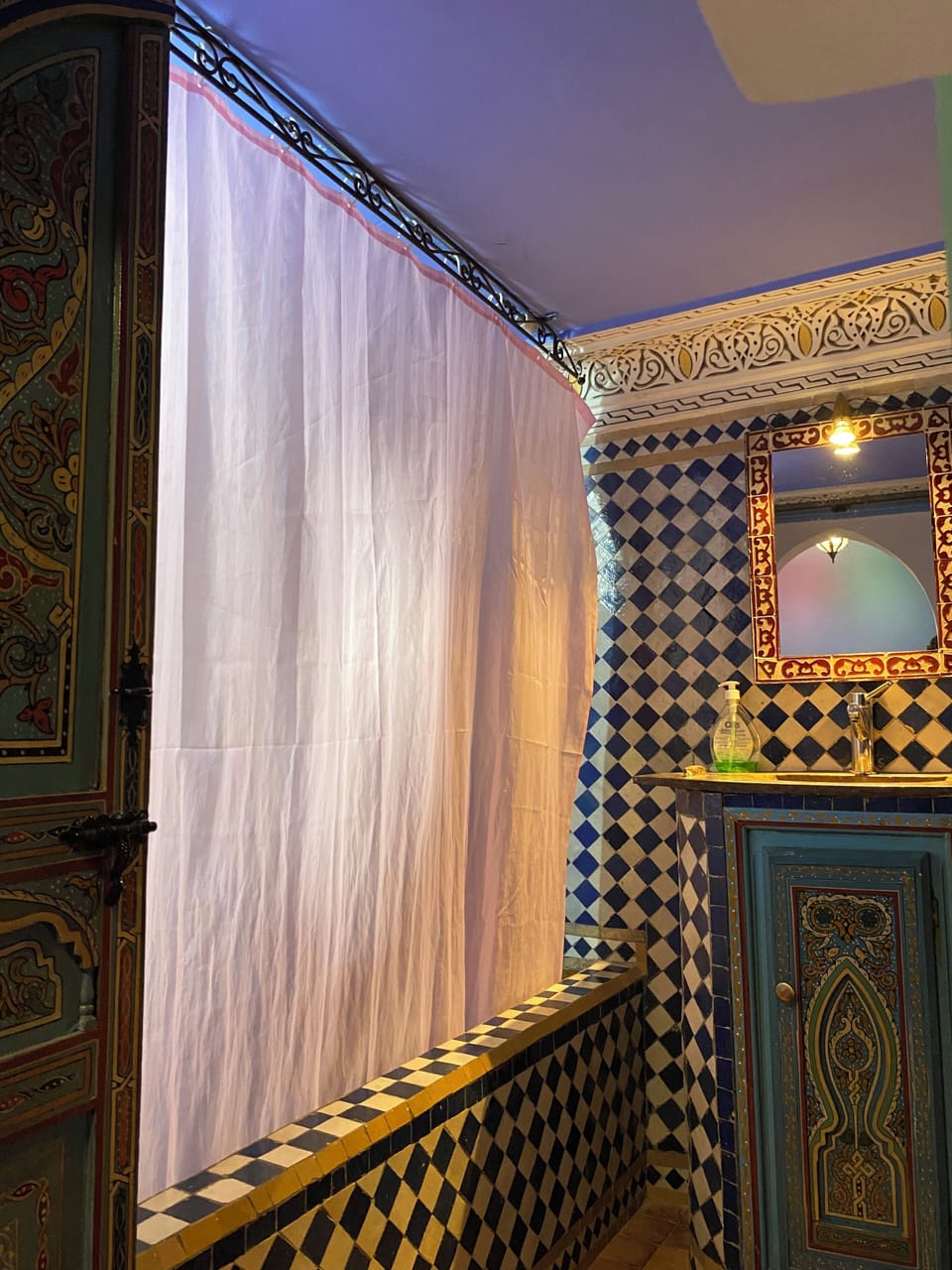 Double Room | Bathroom | Free toiletries, hair dryer, slippers, towels