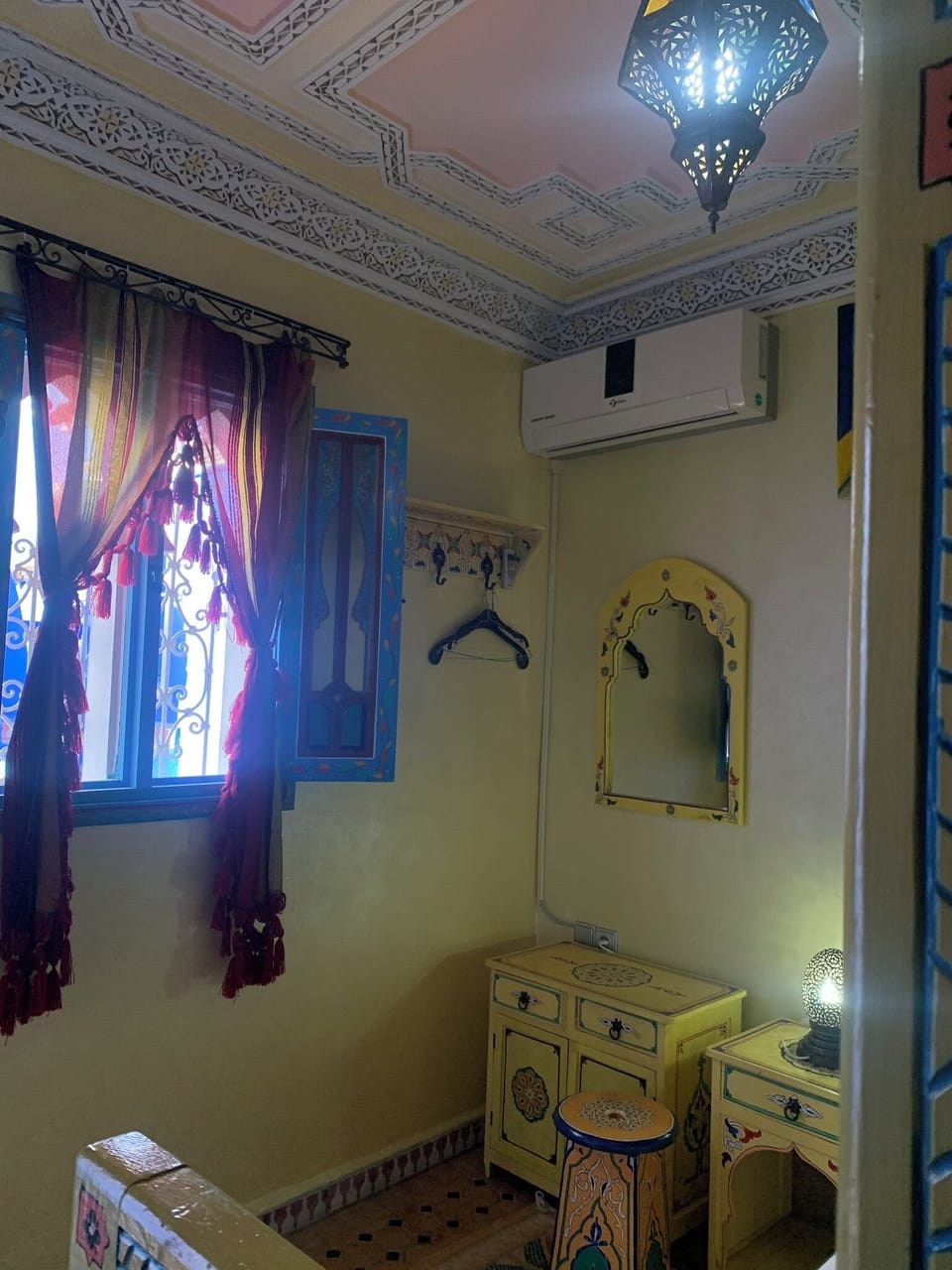 Triple Room | Individually decorated, individually furnished, desk, blackout drapes