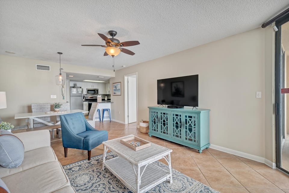Large open floor plan offers plenty of comfortable seating complete with a Sofa Sleeper.