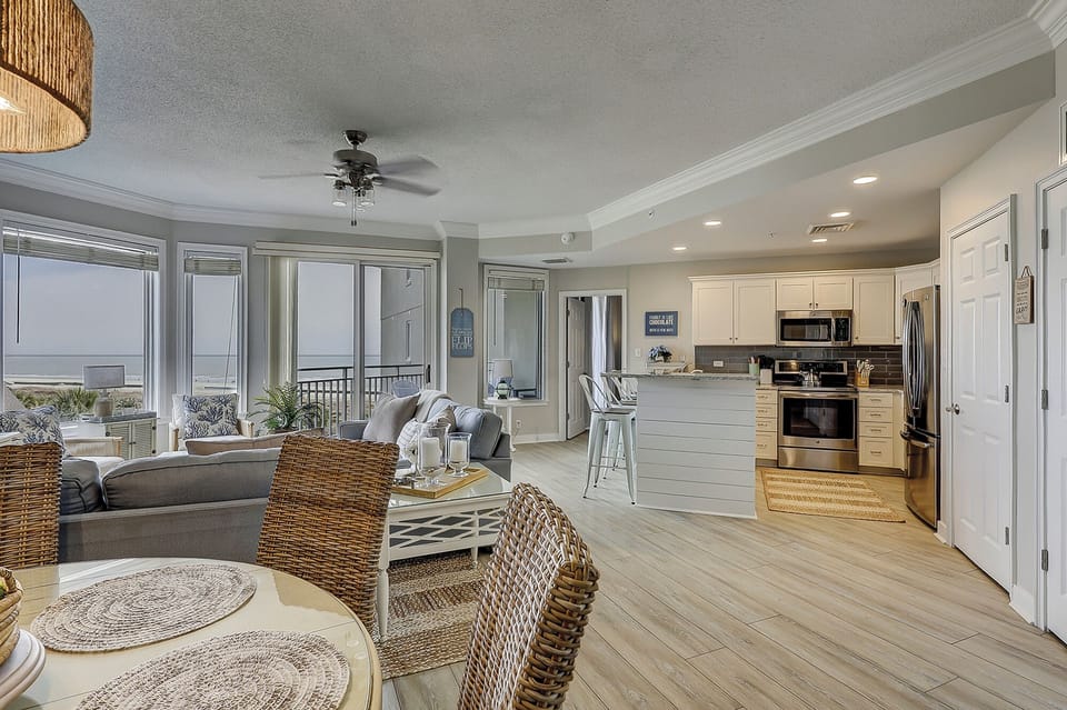 Dining Room to Kitchen View
