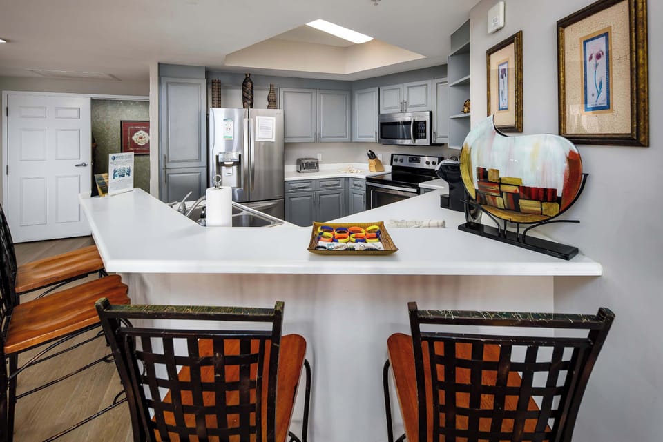 Kitchen with breakfast bar