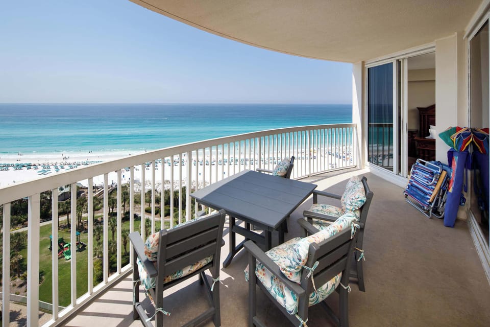 Private balcony with expansive views of The Gulf of Mexico