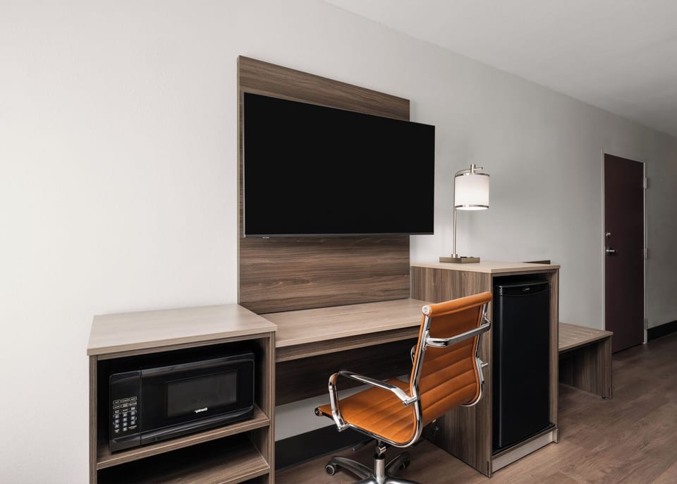 Standard Room, 1 King Bed, Accessible (Mobility Accessible) | Premium bedding, desk, laptop workspace, blackout drapes