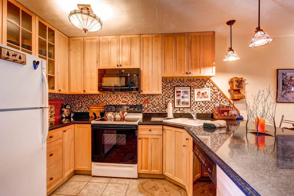 Sunset Ski-in Townhouse Kitchen Breckenridge Lodging