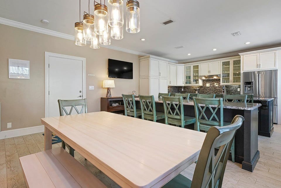 Honu Hale - Destiny by the Sea - Kitchen & Dining Room