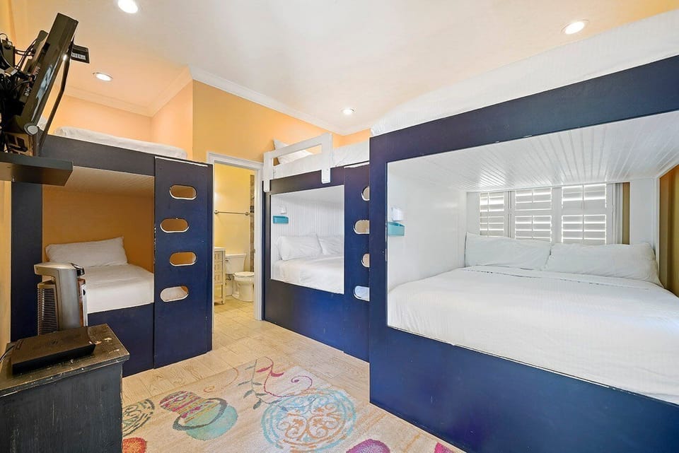 Honu Hale - Destiny by the Sea - Bedroom