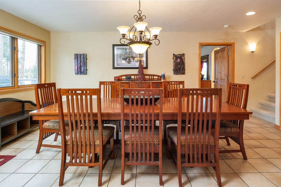 Seating for eight in the dining room