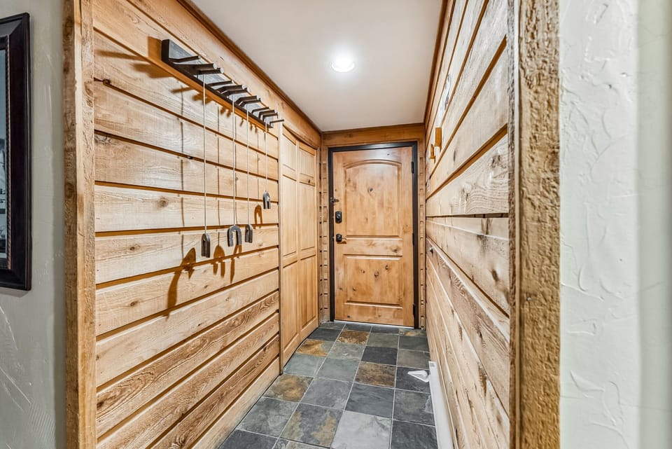 Entryway: Tiled entryway, coat hooks, storage space
