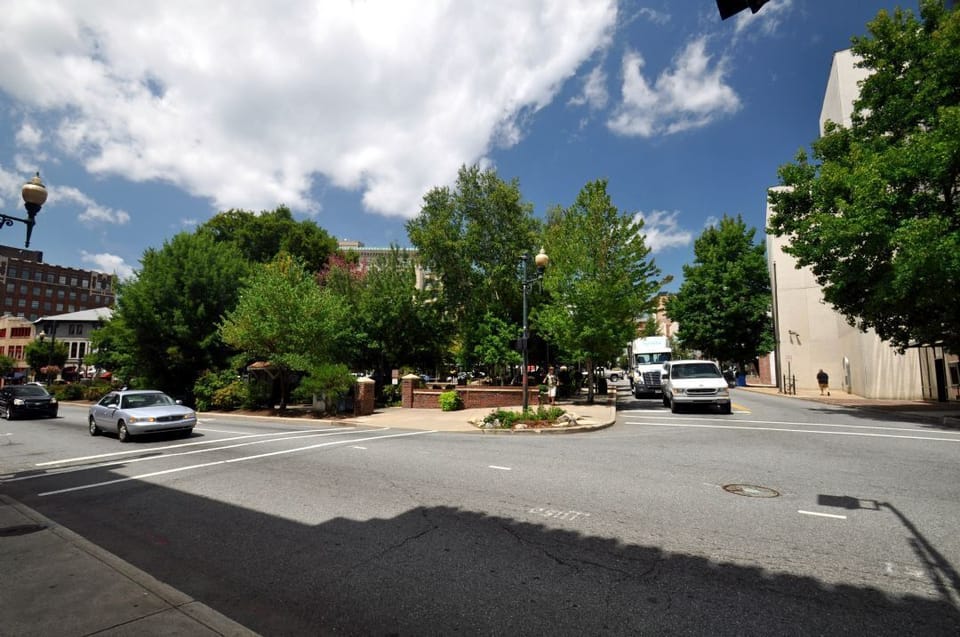 Pritchard Park in Summer
