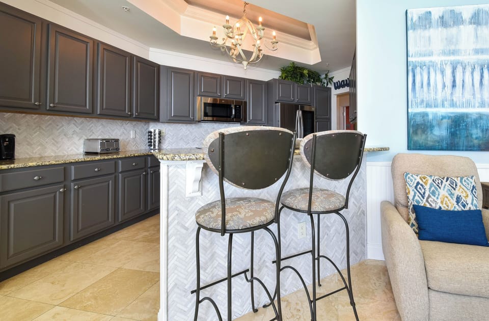 Silver Beach Towers West 1803 - Breakfast Bar