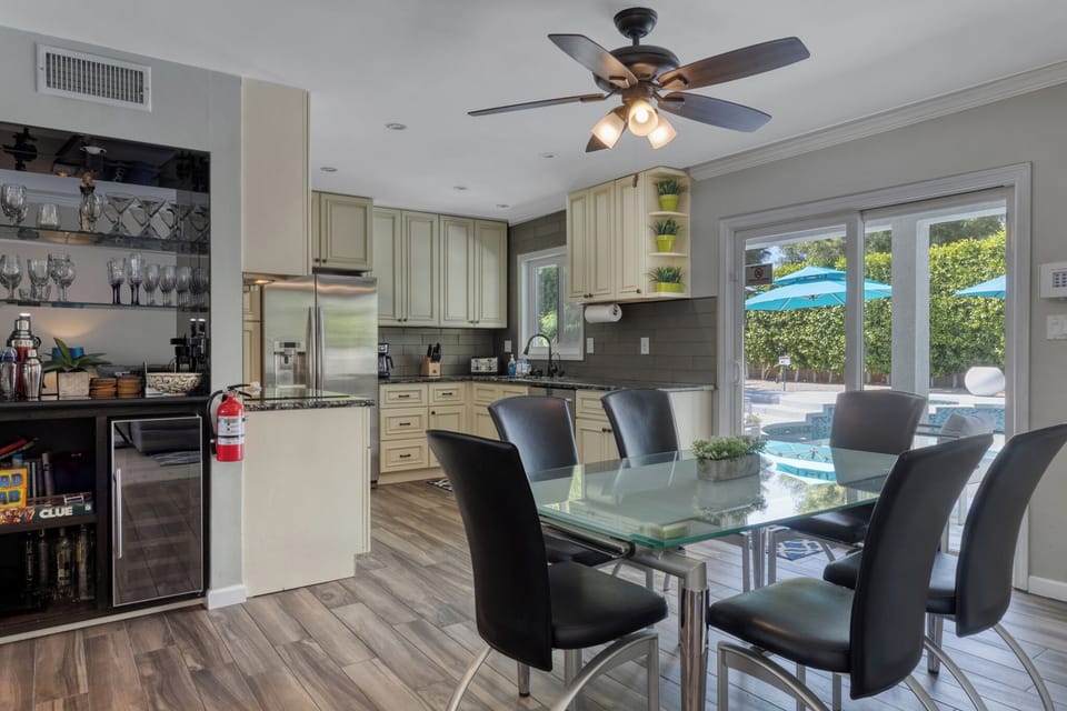 K0031 Dining Room Table