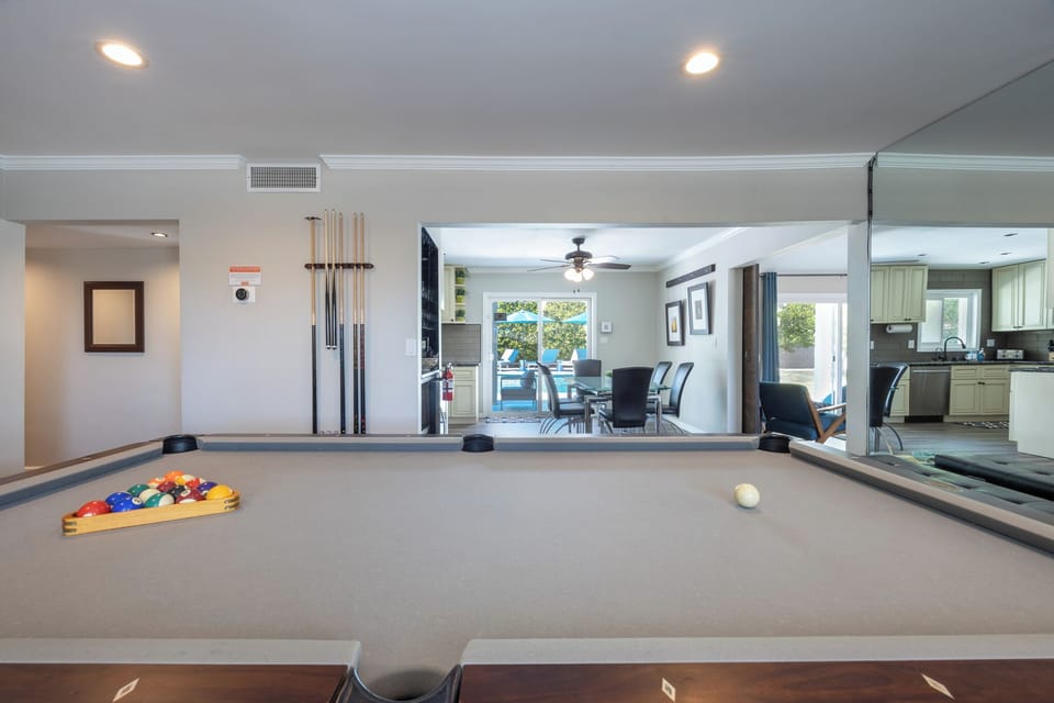 K0031 Must-Have Pool Table