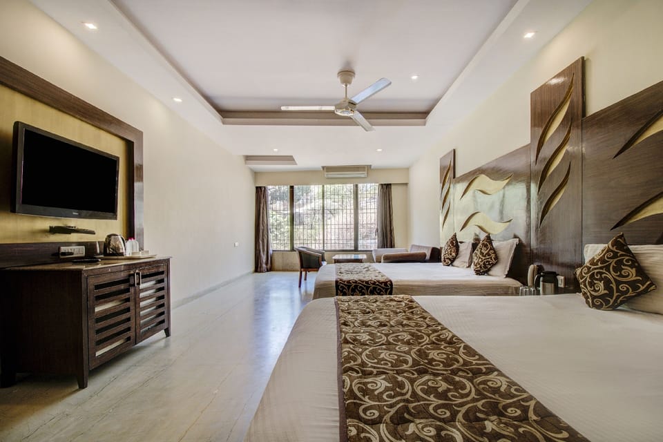 Family Double Room, Multiple Beds | Minibar, in-room safe, rollaway beds, bed sheets