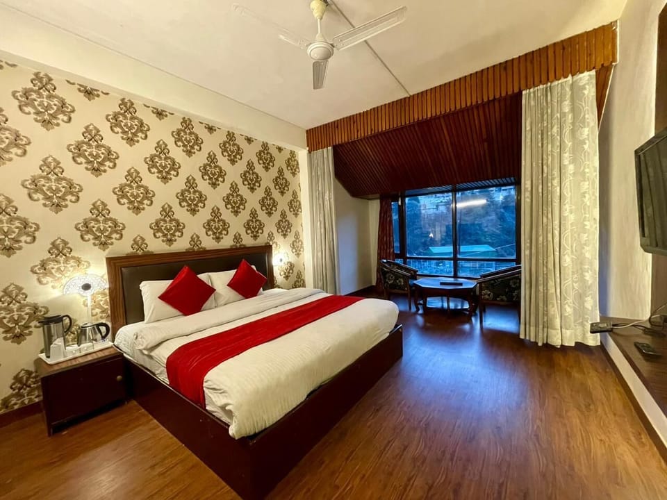 Superior Studio, 1 Bedroom, Smoking, Mountain View | Minibar, individually furnished, free wired internet