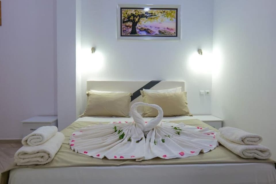 Standard Duplex | Desk, free WiFi, bed sheets