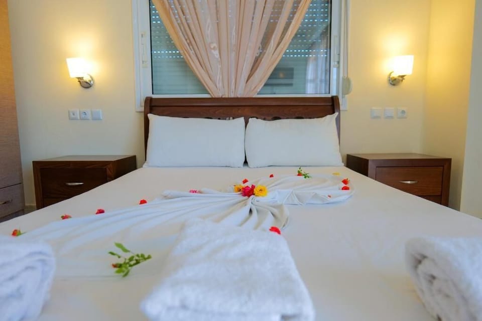 Double Room | Desk, free WiFi, bed sheets