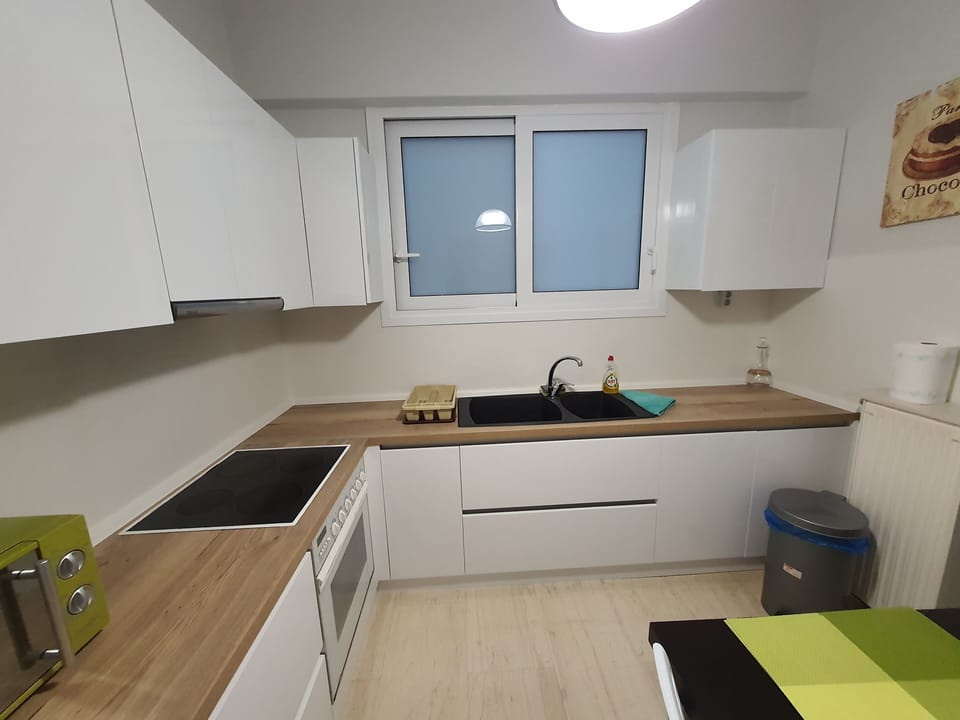 Apartment | Private kitchen | Fridge, microwave, oven, stovetop