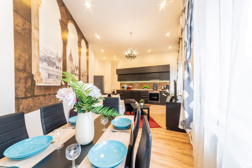 City Apartment | In-room dining