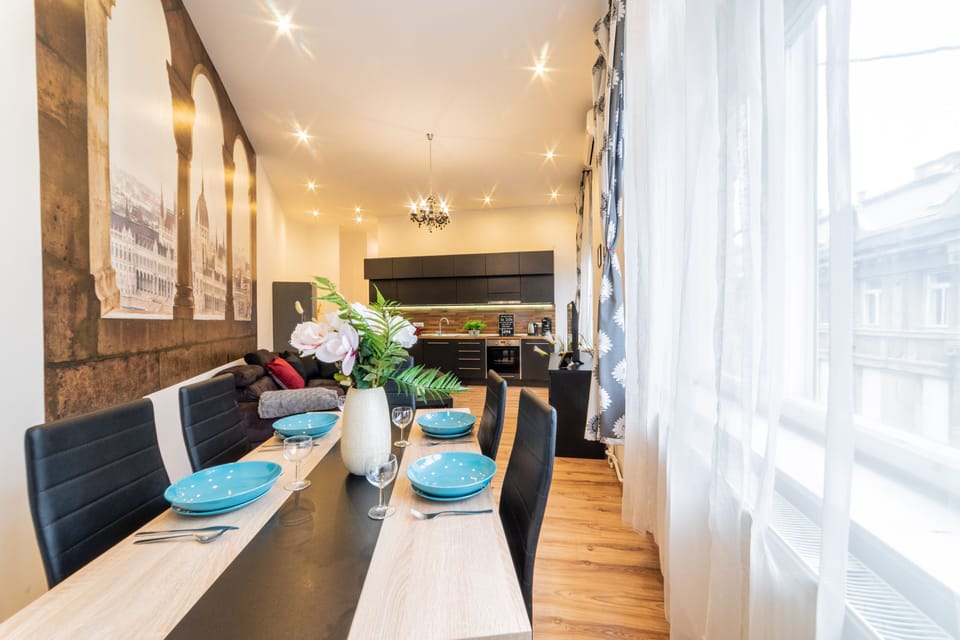 City Apartment | In-room dining