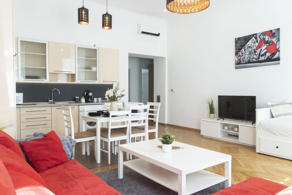 Deluxe Apartment | Living area | TV