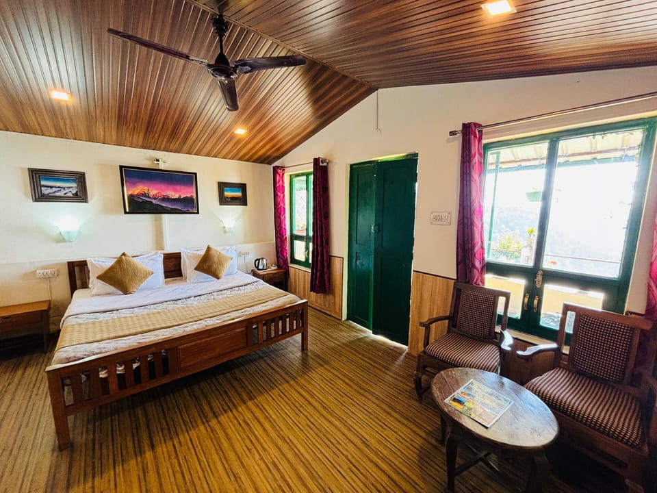 Deluxe Room, 1 Double Bed, Hill View | Rollaway beds, bed sheets