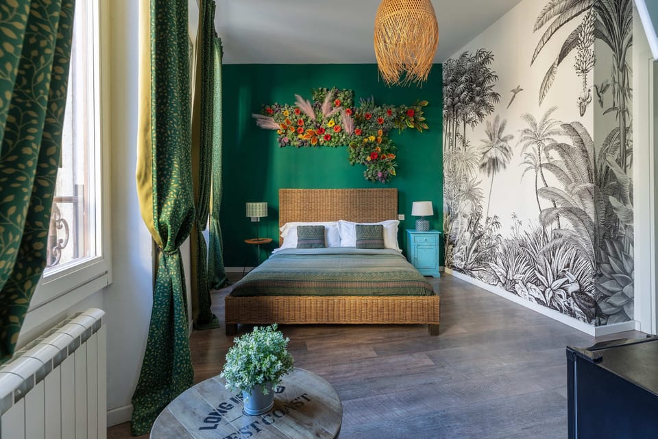 Deluxe Double Room, 1 King Bed, City View | Premium bedding, individually decorated, individually furnished, desk