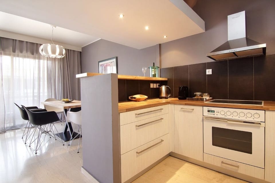 Apartment, 2 Bedrooms | Private kitchen | Fridge, microwave, oven, stovetop