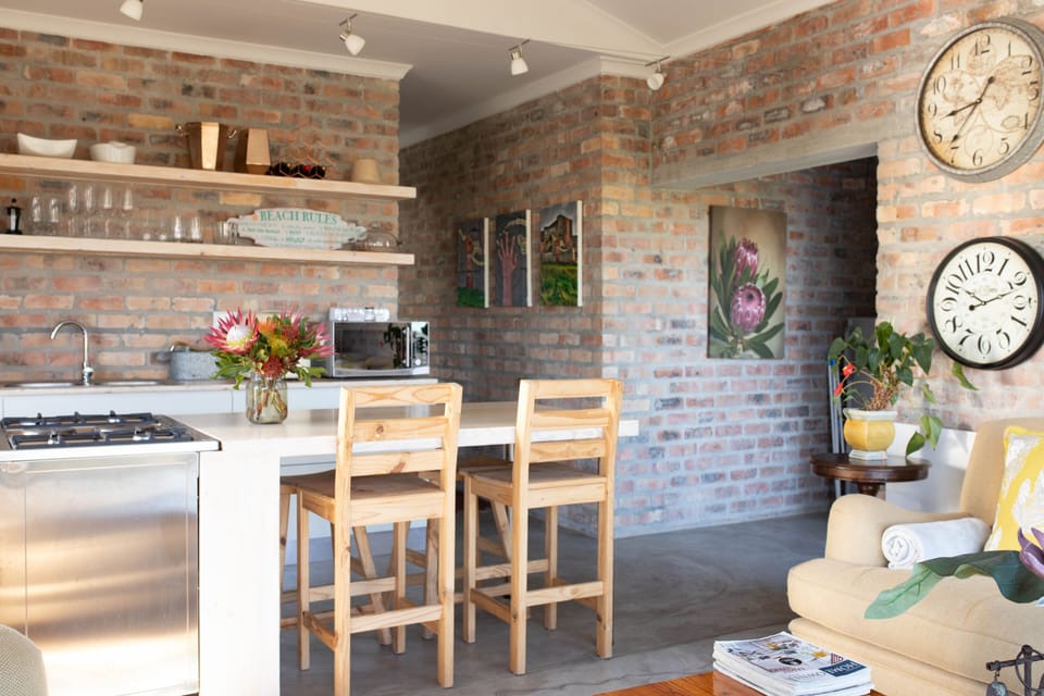 Self-Catering Unit with 2 separate Rooms | Private kitchen | Fridge, microwave, coffee/tea maker, electric kettle