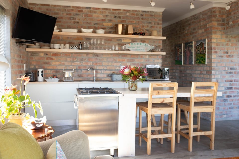 Self-Catering Unit with 2 separate Rooms | Private kitchen | Fridge, microwave, coffee/tea maker, electric kettle