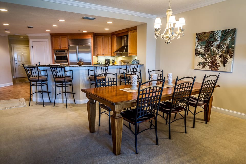 Dining Area - Lancelot's Castles Vacation Home Rentals Acquilus Condominiums Jacksonville Beach