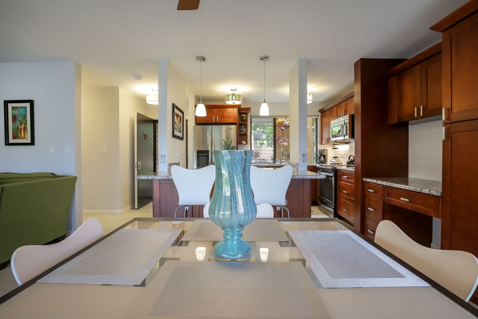 Spacious Dining Area With Breakfast Bar