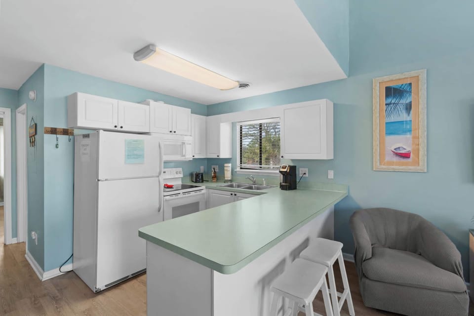 From morning coffee to gourmet meals, this kitchen has it all!