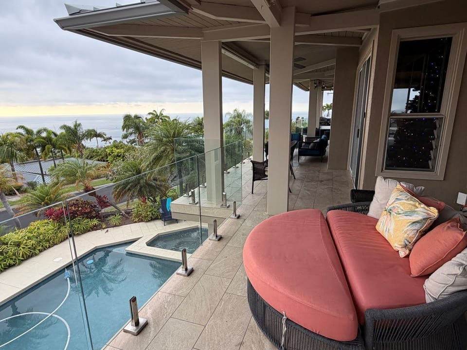 Hawaiian punee daybed offers comfortable views off primary suite
