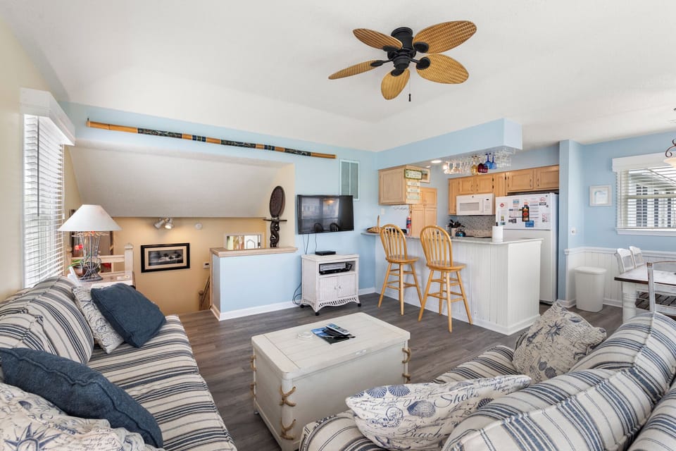L46: Sandy Tee | Top Level Living Area