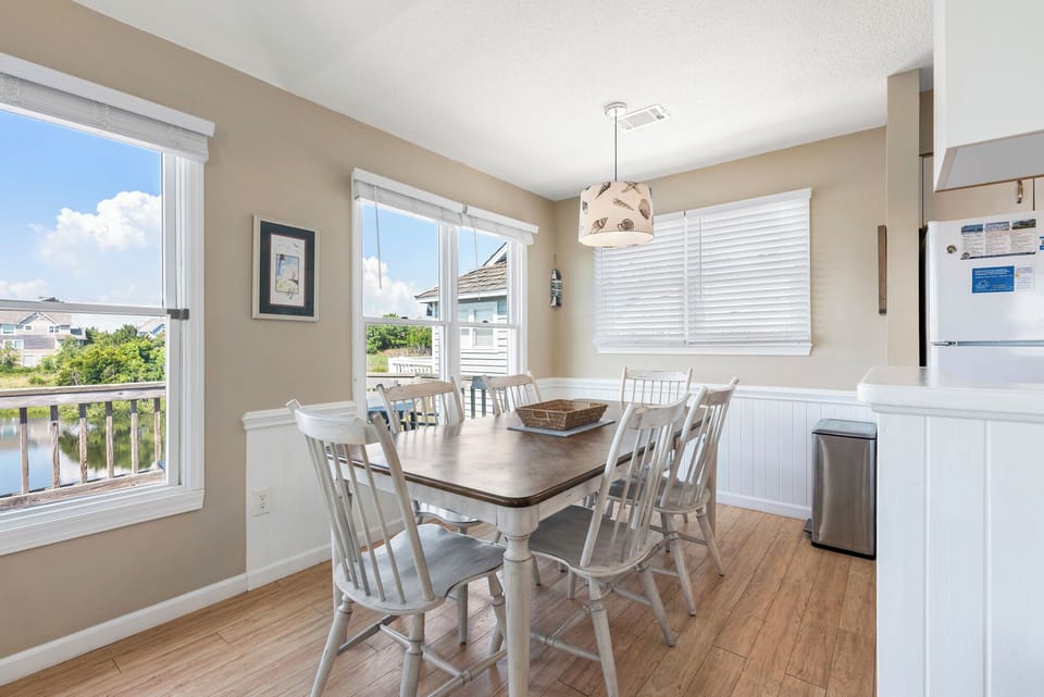 L34: Outer Banks Bliss | Top Level Dining Area