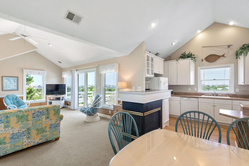 SW13: Milky Way | Top Level Living and Dining Area