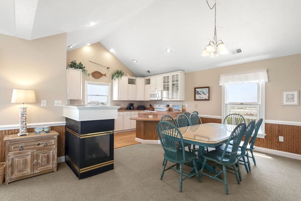 SW13: Milky Way | Top Level Dining Area