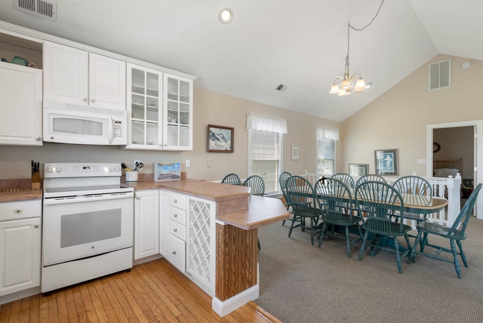 SW13: Milky Way | Top Level Dining Area and Kitchen