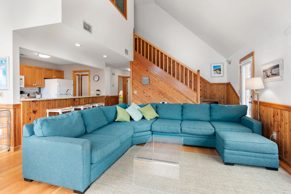 W18: Salty Dog | Mid Level Living Area