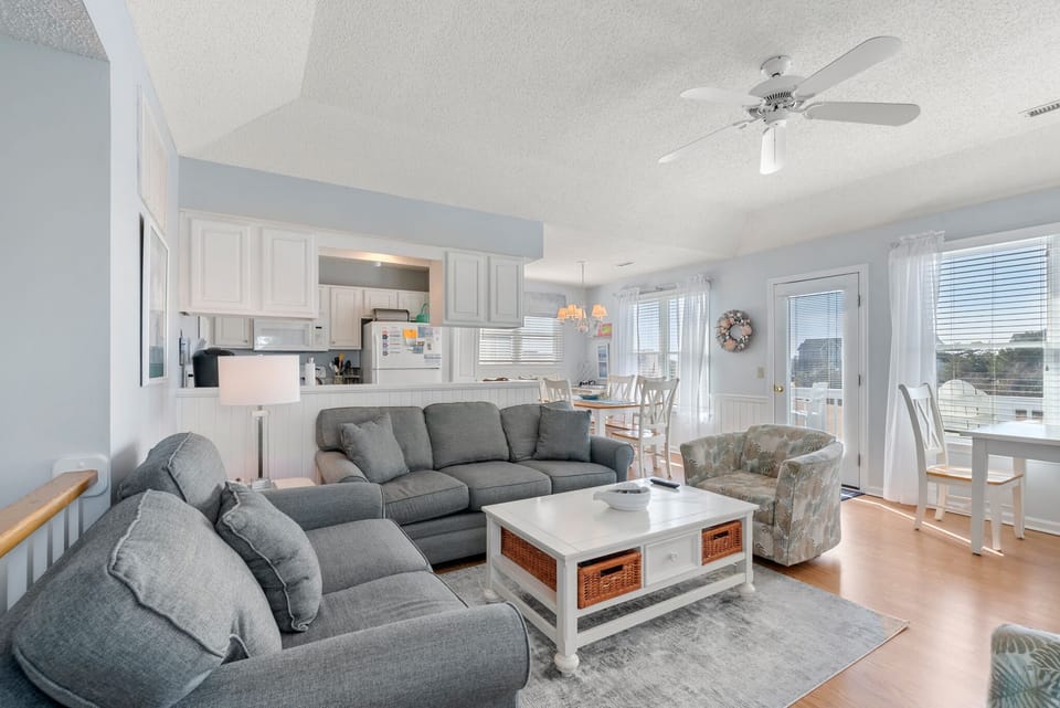 L10: Southern Reach | Top Level Living Area