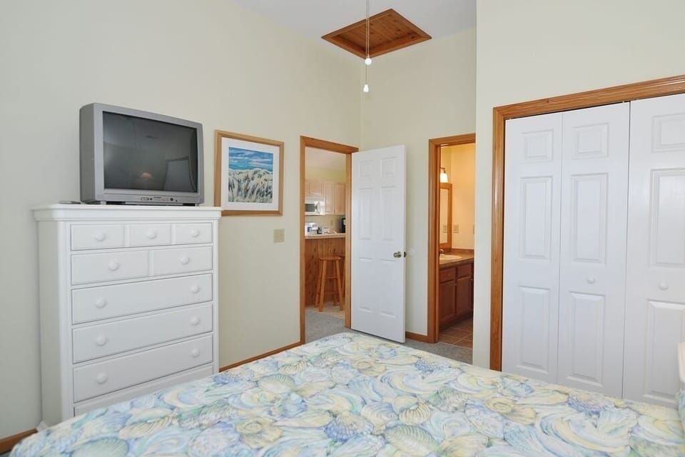 W07: Wedges 7 | Top Level Bedroom 4